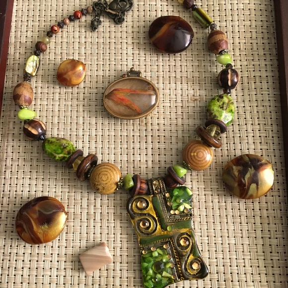 BEAUTIFUL REINVENTED WALL ART - Picture 2 of 3